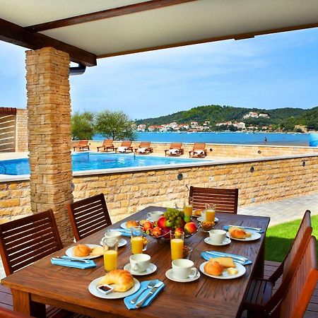 Lando Resort Kampor Exterior foto